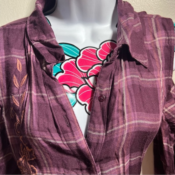 Francesca’s Collections Harper Purple Pink Floral Button Up Shirt - Picture 3 of 4